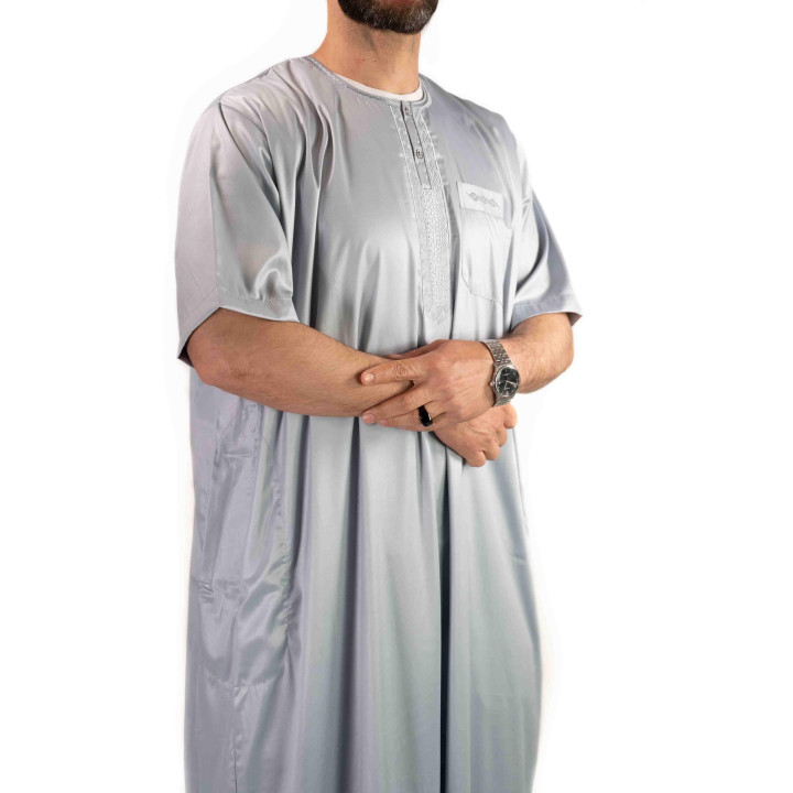 Qamis Atlas Gris clair satiné - manches courtes