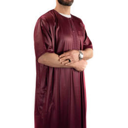 Qamis Atlas Bordeaux satiniert - kurze Ärmel