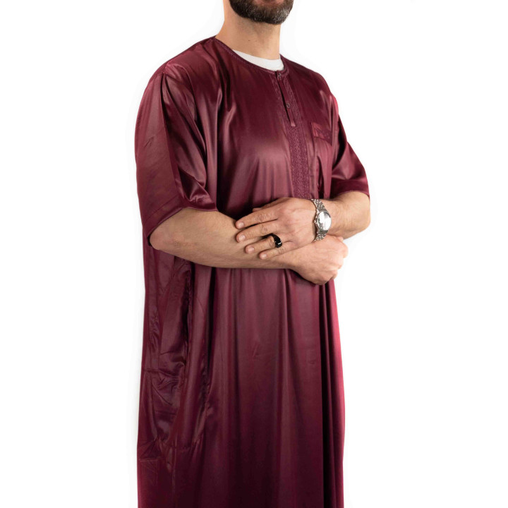 Qamis Atlas Bordeaux satiniert - kurze Ärmel